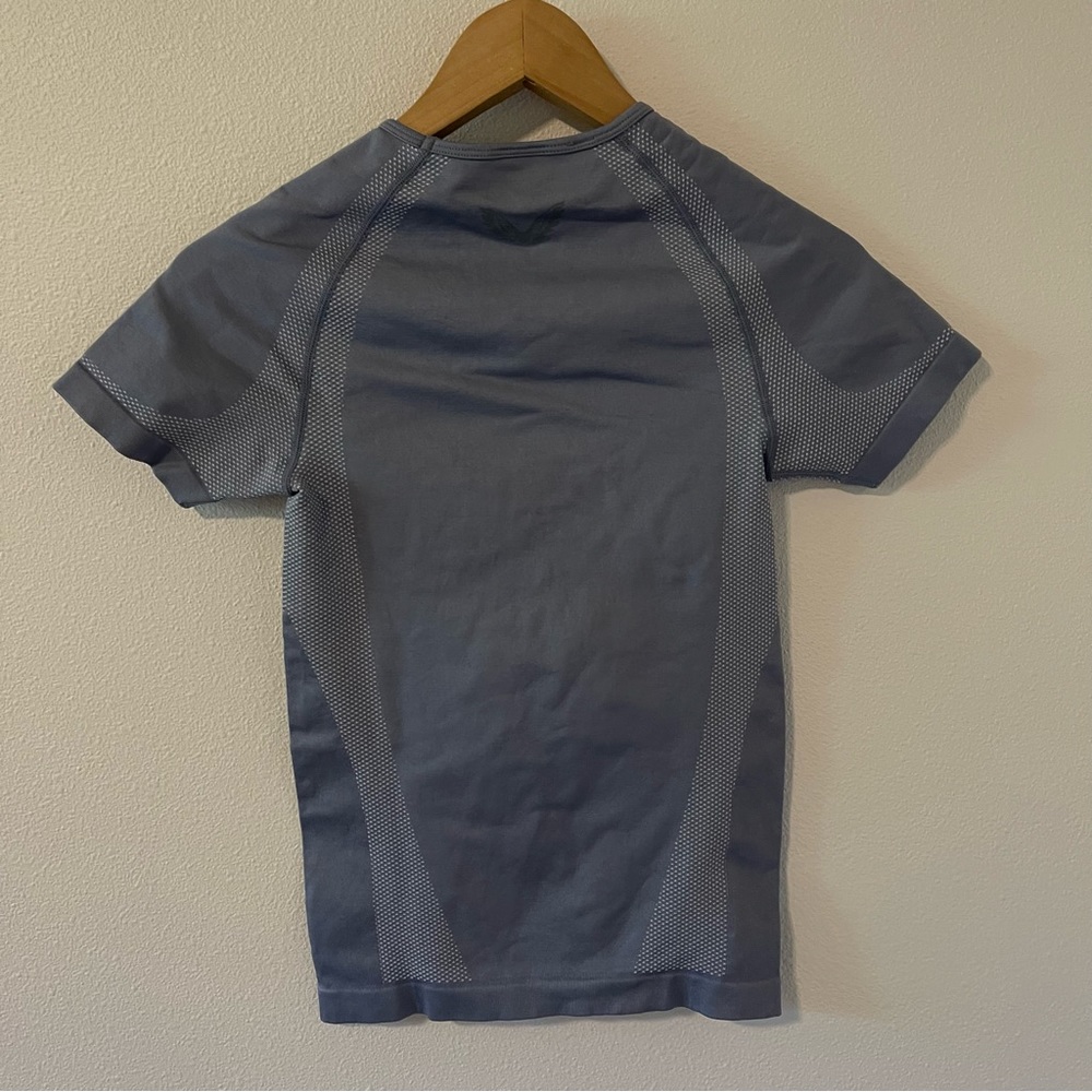 Castore Seamless Short Raglan Sleeve Crew Tee Print Blue Fitted Quick Dry-XS - Picture 2 of 9